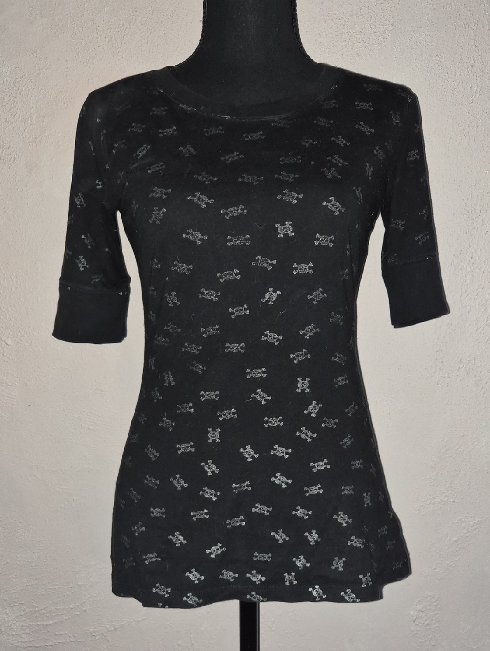🏷🩷Black Short Sleeve Skull Patterned Top